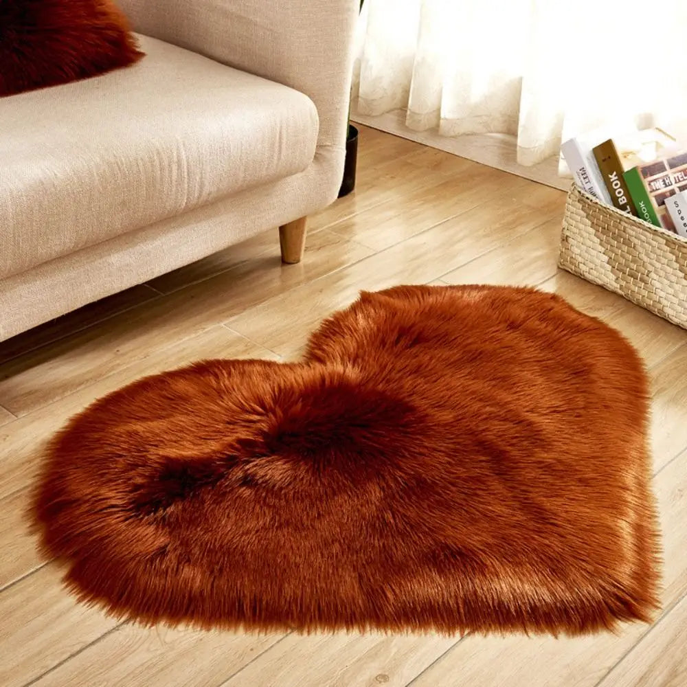 Herzförmiger Plüschteppich aus Kunstwolle als Sitzauflage und Deko-Matte für Wohnzimmer und Schlafzimmer – 30 × 40 cm, waschbar, 10 Farben