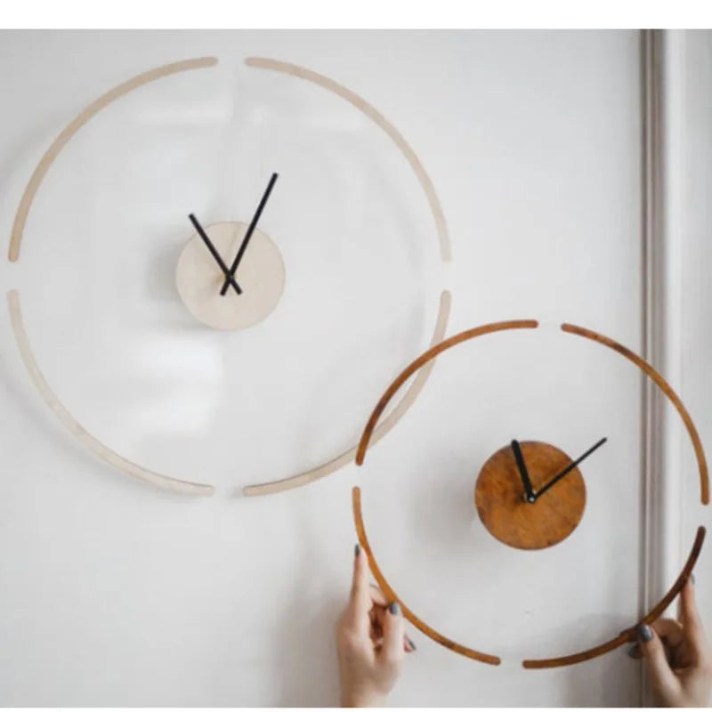 Transparente Wanduhr in schwebender Optik mit Holz im nordischen Stil für Schlafzimmer und Wohnzimmer – Ø 30 cm, analog, hell oder dunkel