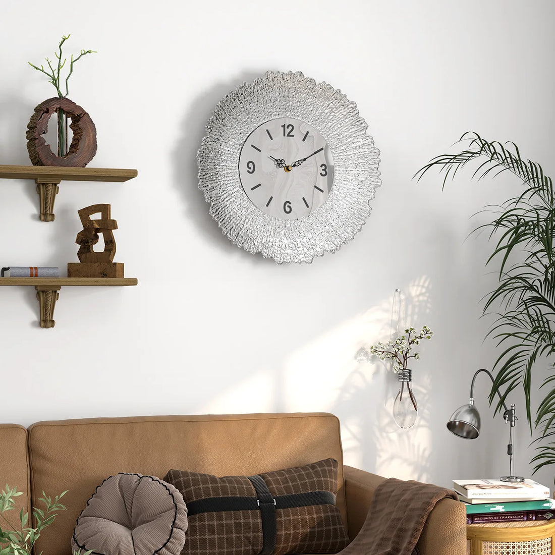 Lautlose Wanduhr mit strukturiertem Zierrahmen in Silber oder Gold für Wohnzimmer, Schlafzimmer und Küche – Ø 33 cm, rund, Quarz-Sweep-Uhrwerk