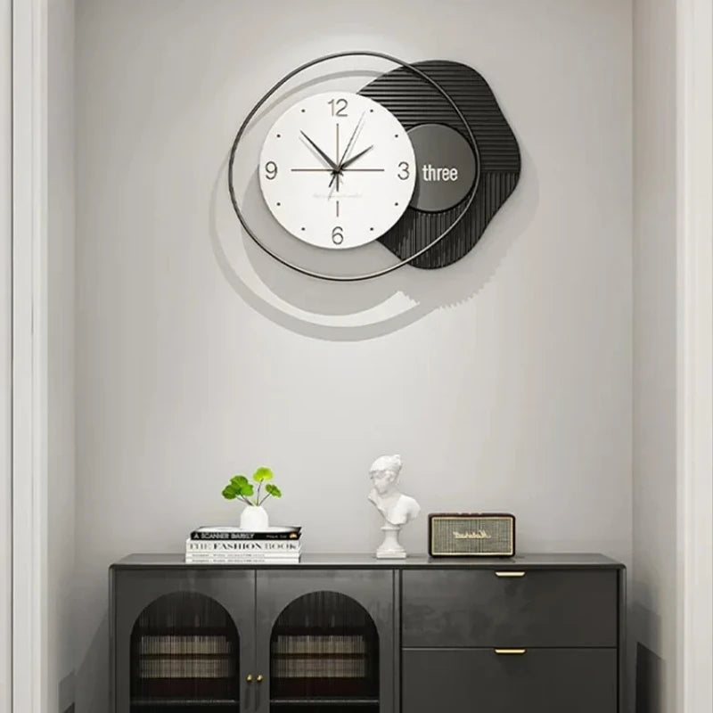 Moderne Wanduhr aus Metall als Wandkunst für Schlafzimmer und Wohnzimmer – 52 × 49, 53 oder 60 × 46 cm, geometrisch, geräuschlos, mehrere Modelle