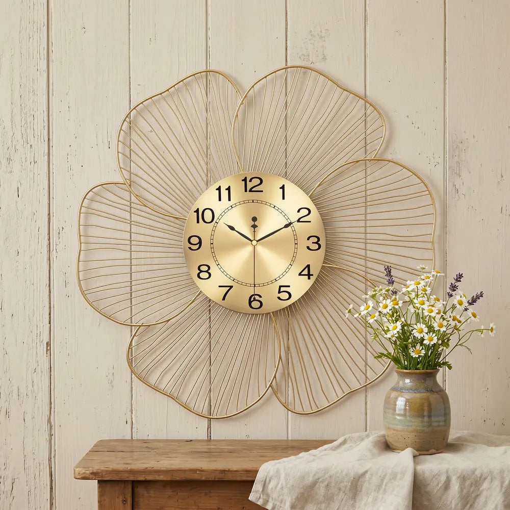 Metall-Wanduhr mit Blumenmuster im nordischen Stil für Wohnzimmer und Esszimmer – 60 × 60 cm, rund, lautloses Quarzwerk, ohne Ticken