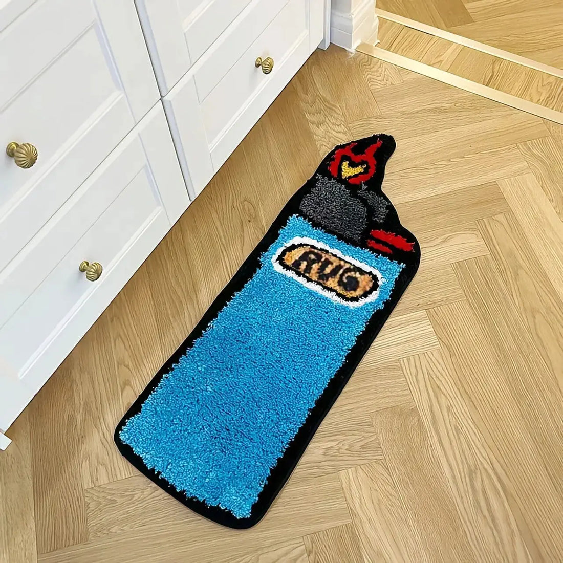 Schmaler flauschiger Teppich in Feuerzeug-Form für Schlafzimmer, Wohnzimmer und Bad – 80 × 24 cm, Blau und Schwarz, Gummirückseite, maschinenwaschbar