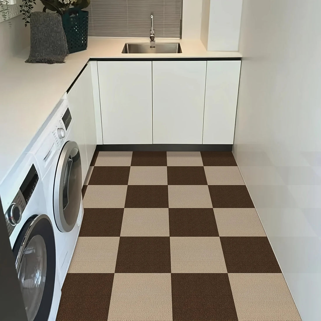 Quadratische Klebe-Teppichfliesen zum Kombinieren für Küche, Wohnzimmer und Büro – 30 × 30 cm, fleckenbeständig, 5 bis 30 Stück, 6 Farben