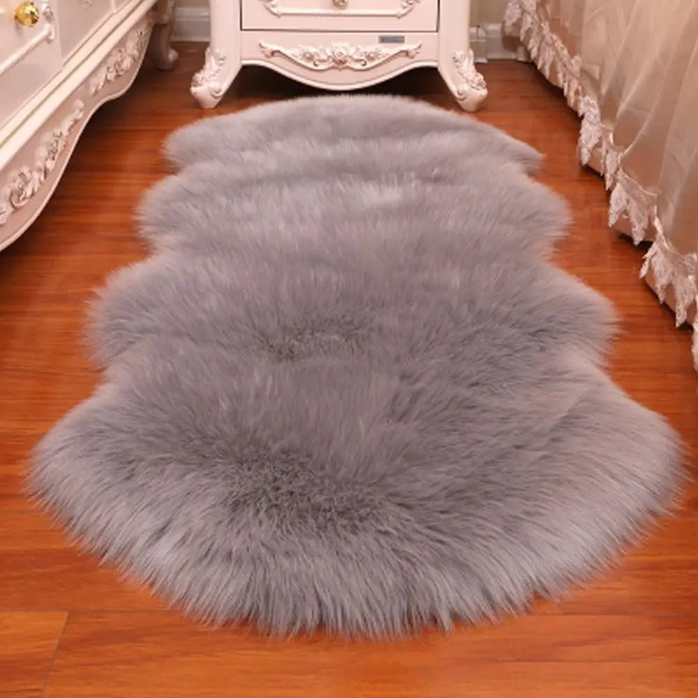 Flauschiger Kunstfell-Teppich in Schaffell-Optik für Wohnzimmer und Schlafzimmer – 40 × 60 oder 60 × 90 cm, unregelmäßige Form, Langhaar, 10 Farben
