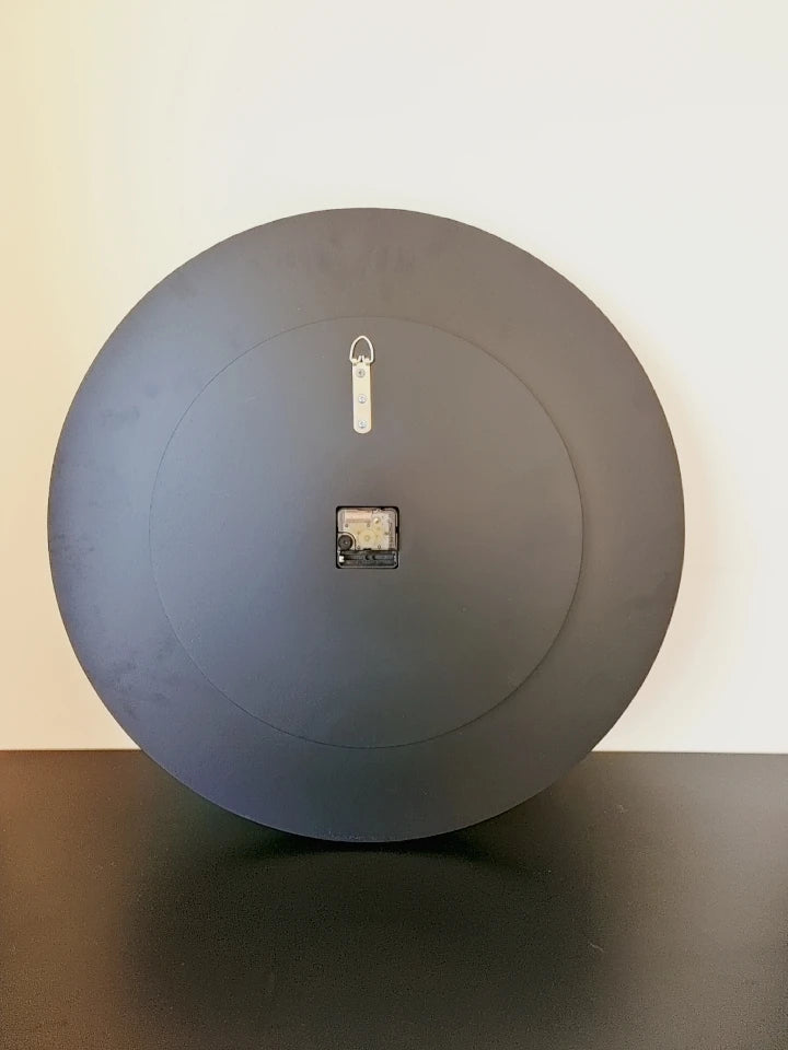Große Spiegel-Wanduhr mit Glitzerring in Kristalloptik und römischen Ziffern für das Wohnzimmer – 60 × 60 cm, rund, gehärtetes Glas, 2 Ausführungen
