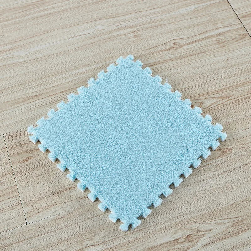 Plüsch-Puzzlematte mit EVA-Schaumkern für Babys und Kinder im Schlafzimmer und Spielbereich – 10 Fliesen à 30 × 30 × 1 cm, zuschneidbar, 16 Farben