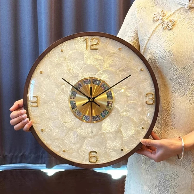 Runde Wanduhr aus Massivholz und Muschel im modernen Stil für das Wohnzimmer – 32,5 bis 40 cm, Glas, Zeigeranzeige, batteriebetrieben, 7 Ausführungen