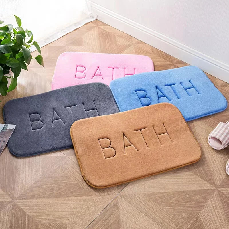 Saugfähige Badematte aus Korallenfleece mit Memory-Schaum und BATH-Prägung für Bad, Küche und Wohnzimmer – 40 × 60 cm, rutschfest, weich, 4 Farben