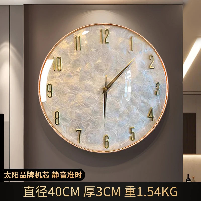 Runde Wanduhr mit Muschel-Zifferblatt im italienisch-minimalistischen Stil für das Wohnzimmer – Ø 32, 36 oder 40 cm, lautlos, Glasabdeckung