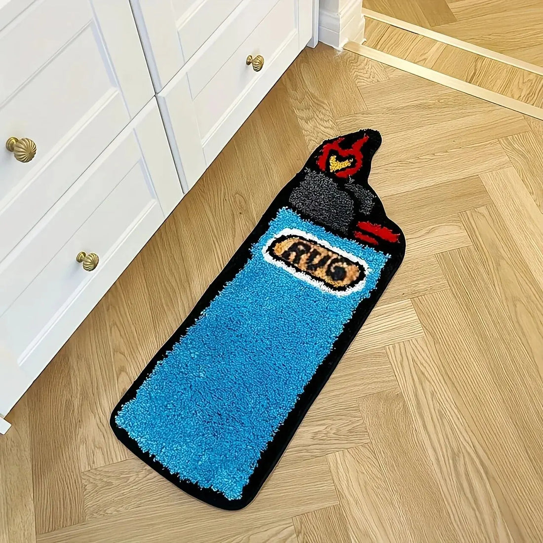 Schmaler flauschiger Teppich in Feuerzeug-Form für Schlafzimmer, Wohnzimmer und Bad – 80 × 24 cm, Blau und Schwarz, Gummirückseite, maschinenwaschbar