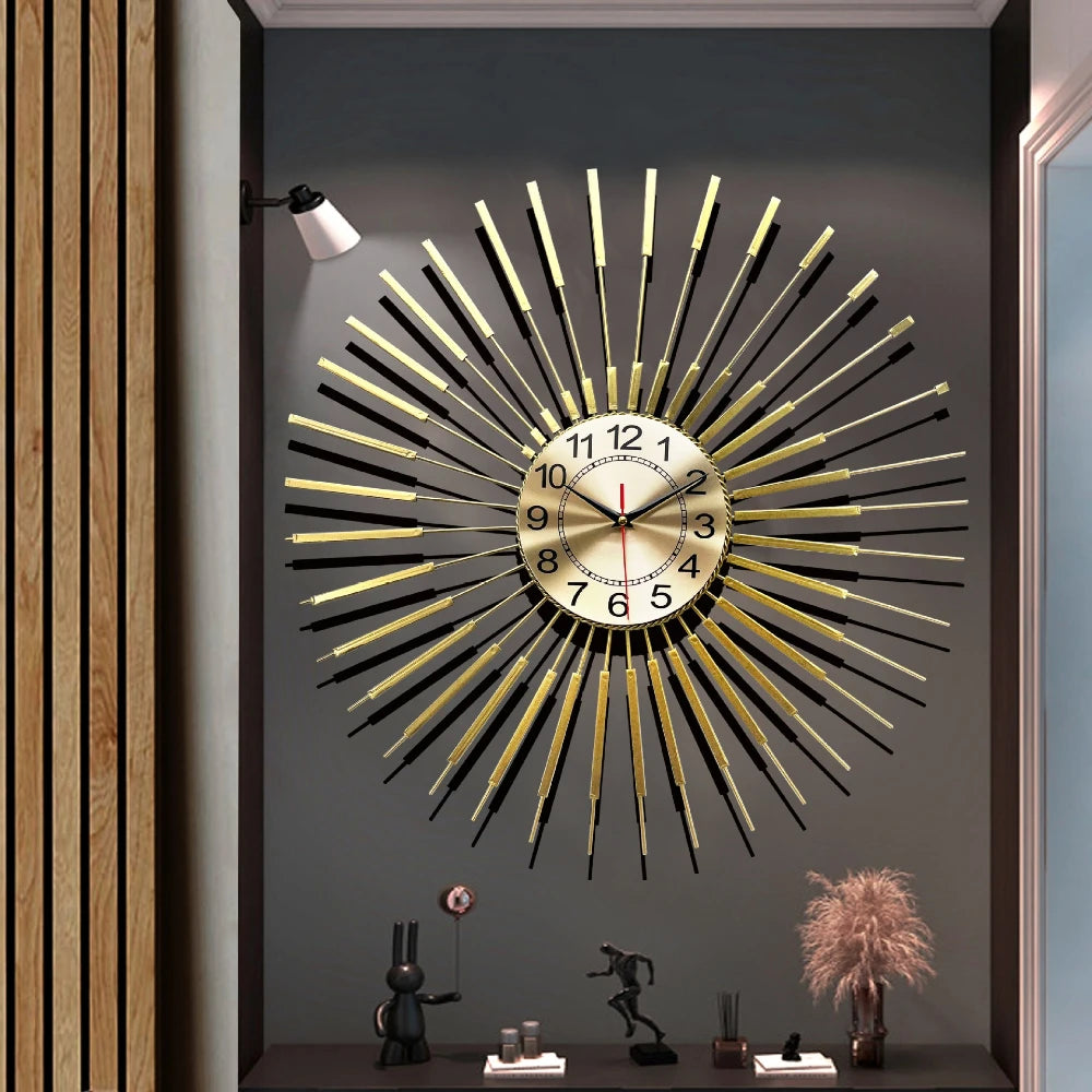 Große Wanduhr aus Metall im Sonnenstrahlen-Design für Wohnzimmer und Eingangsbereich – Ø 60 cm, geräuschloses Quarzwerk, arabische Ziffern, Gold
