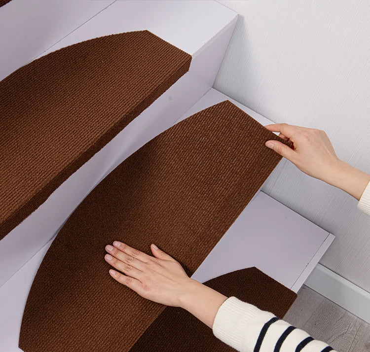 Halbrunde selbstklebende Stufenmatten im 8er-Set für Treppen im Innenbereich – je 60 × 24 cm, 4 mm dick, rutschfest, einfarbig, 11 Farben