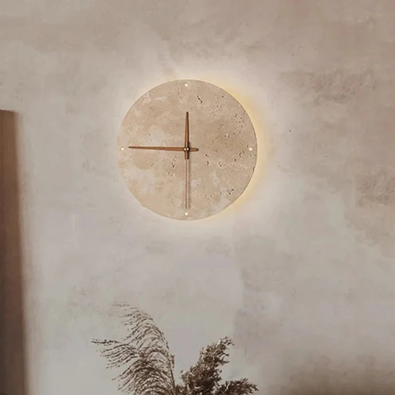 Runde LED-Wandleuchte mit Uhr aus gelbem Travertin im Wabi-Sabi-Stil für Flur und Wohnzimmer – Ø 23 oder 30 cm, warmweiß oder dreifarbig