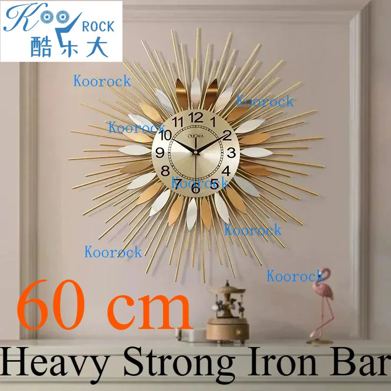 Sonnen-Wanduhr aus Metall mit goldenen Strahlen und Blättern in Kupfer und Silber für das Wohnzimmer – 58 × 58 cm, lautlos, goldenes Zifferblatt