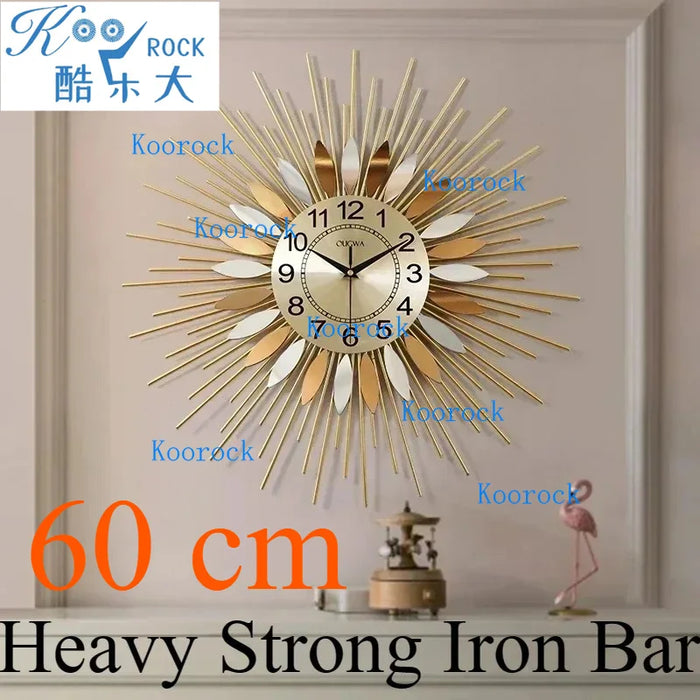 Sonnen-Wanduhr aus Metall mit goldenen Strahlen und Blättern in Kupfer und Silber für das Wohnzimmer – 58 × 58 cm, lautlos, goldenes Zifferblatt