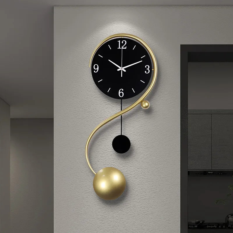 Minimalistische Wanduhr aus Metall im nordischen Stil für das Wohnzimmer – 27 × 63 oder 31 × 71 cm, geometrisch, Pendel, geräuschloses Quarzwerk
