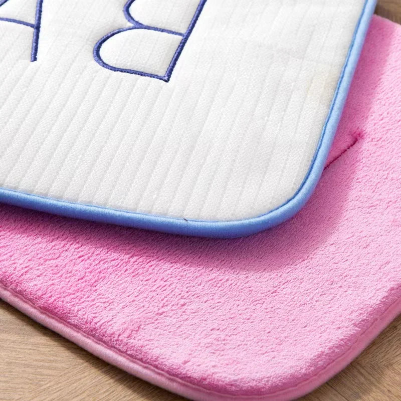 Saugfähige Badematte aus Korallenfleece mit Memory-Schaum und BATH-Prägung für Bad, Küche und Wohnzimmer – 40 × 60 cm, rutschfest, weich, 4 Farben