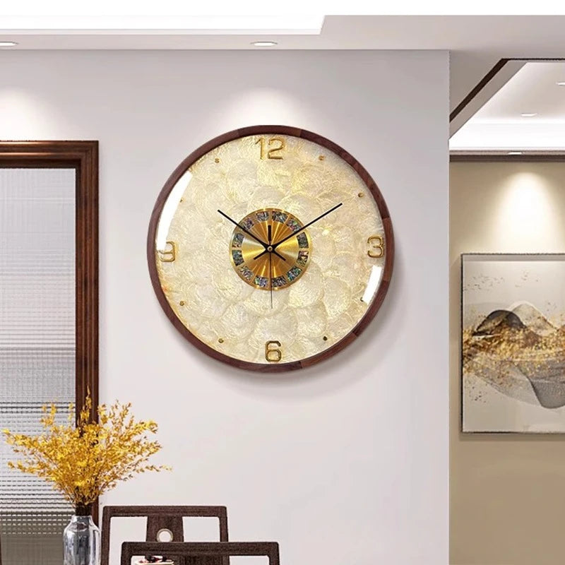 Runde Wanduhr aus Massivholz und Muschel im modernen Stil für das Wohnzimmer – 32,5 bis 40 cm, Glas, Zeigeranzeige, batteriebetrieben, 7 Ausführungen