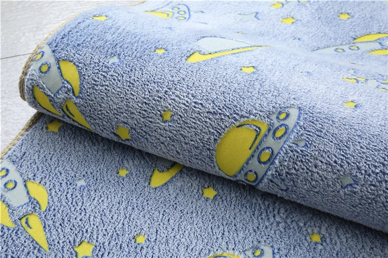 Im Dunkeln leuchtender Teppich mit 3D-Motiven für Kinderzimmer und Schlafzimmer – 40 × 60 bis 160 × 200 cm, Kurzflor, rutschfest, 12 Motive