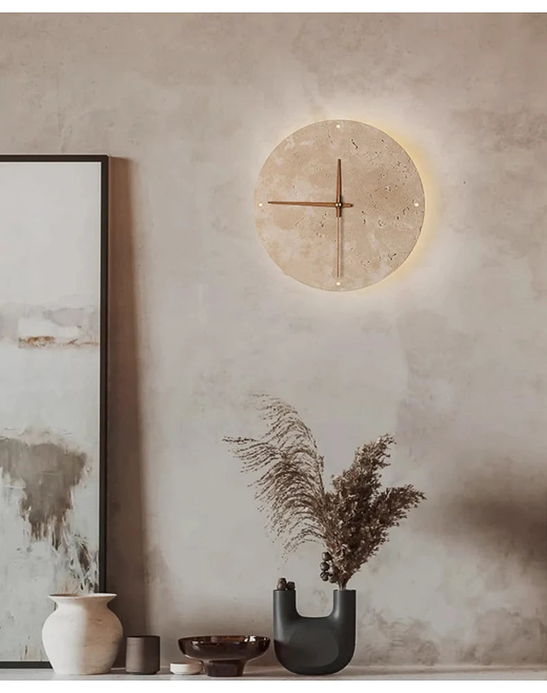 Runde LED-Wandleuchte mit Uhr aus gelbem Travertin im Wabi-Sabi-Stil für Flur und Wohnzimmer – Ø 23 oder 30 cm, warmweiß oder dreifarbig