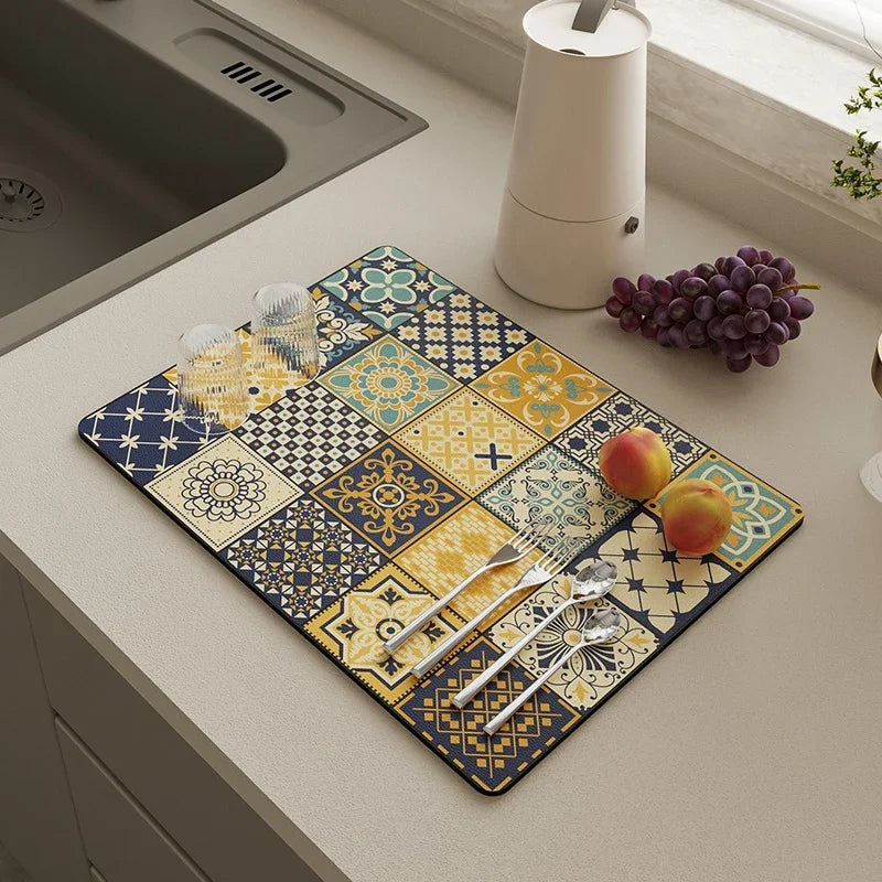 Saugfähige Abtropfmatte für Geschirr, Tassen und Flaschen auf der Küchenarbeitsplatte – 30 × 40 bis 40 × 60 cm, Gummirückseite, rutschfest, 17 Motive