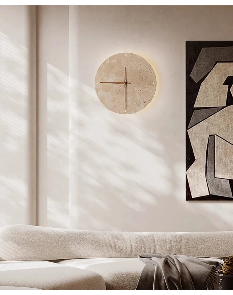 Runde LED-Wandleuchte mit Uhr aus gelbem Travertin im Wabi-Sabi-Stil für Flur und Wohnzimmer – Ø 23 oder 30 cm, warmweiß oder dreifarbig