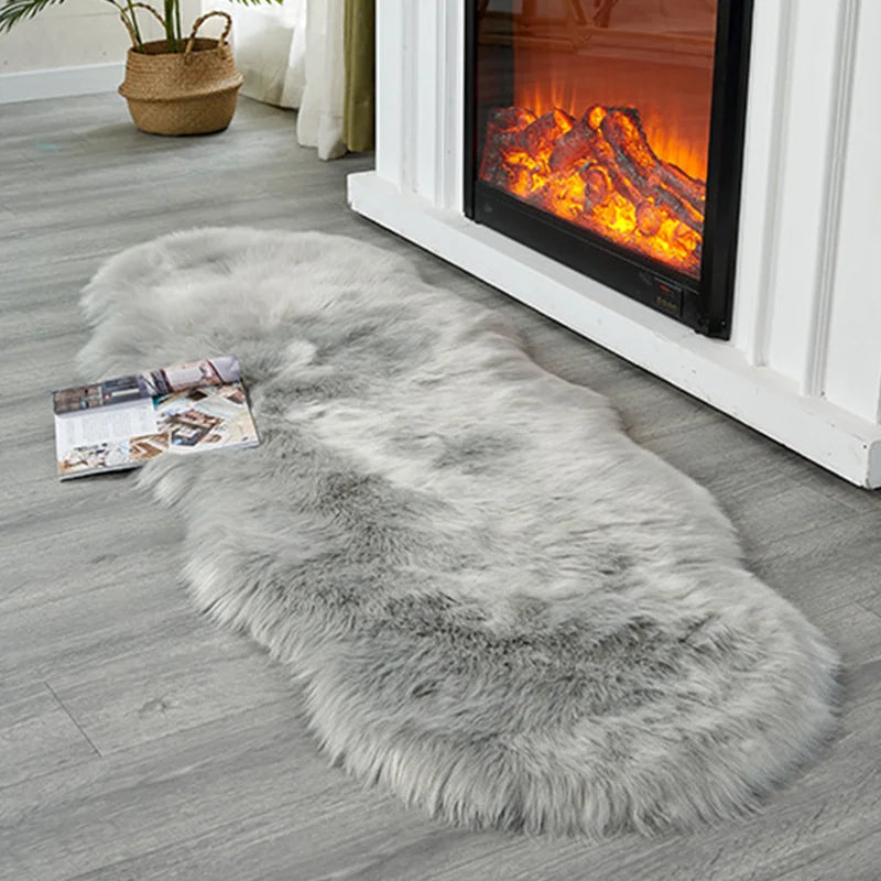 Weicher Teppich in Schaffell-Optik aus Kunstfell für Wohnzimmer, Schlafzimmer und Sessel – 50 × 80 bis 80 × 200 cm, unregelmäßige Form, 9 Farben