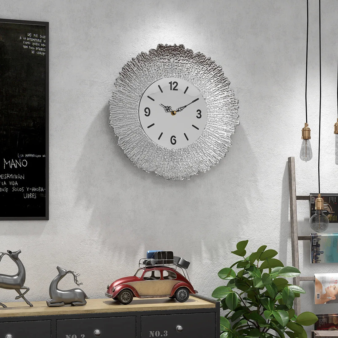 Lautlose Wanduhr mit strukturiertem Zierrahmen in Silber oder Gold für Wohnzimmer, Schlafzimmer und Küche – Ø 33 cm, rund, Quarz-Sweep-Uhrwerk