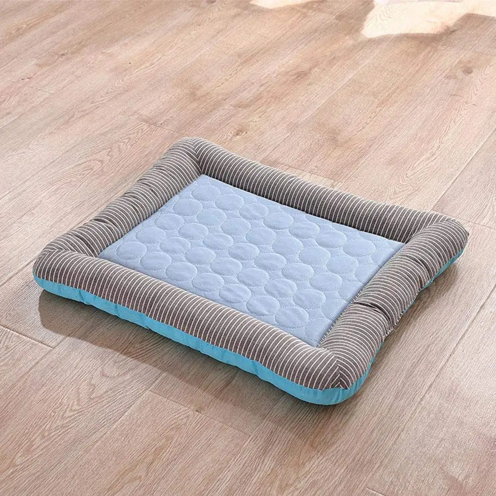 Kühlbett für Hunde und Katzen aus Eisseide mit gepolstertem Rand – 45 × 35 oder 55 × 45 cm, rutschfest, maschinenwaschbar, Blau oder Rosa