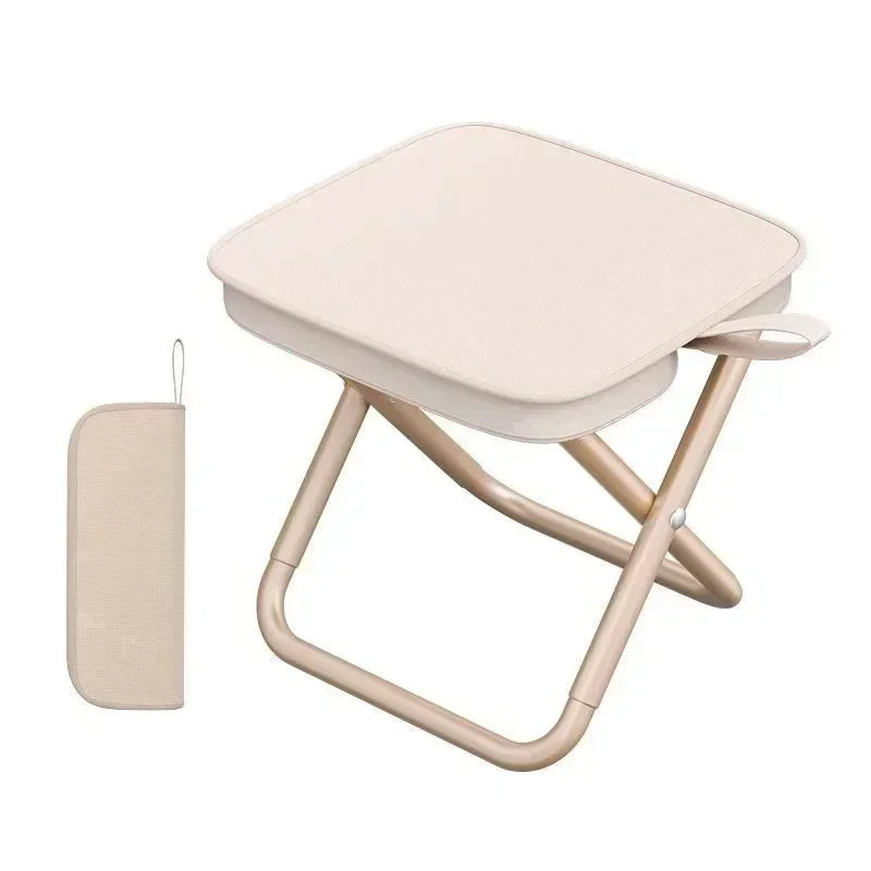 Klappbarer Campinghocker mit Aufbewahrungstasche für Camping, Angeln und Festival – bis 120 kg belastbar, flach faltbar, Schwarz oder Beige
