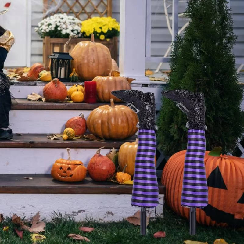 Hexenbeine mit Ringelstrümpfen als Halloween-Deko für Garten, Beet und Veranda – mit Erdspießen, Kunststoff und Schaumstoff, in 5 Farben