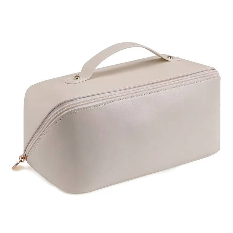 Kosmetiktasche in Kissenform aus Kunstleder für Reise und Schminktisch – große Öffnung, Netzfächer, Tragegriff, spritzwassergeschützt, 4 Farben
