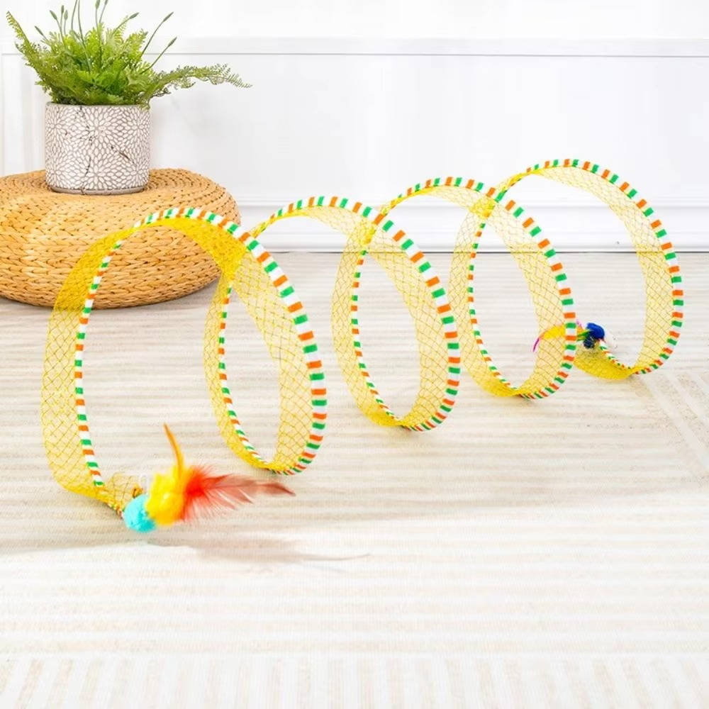 Spiralförmiger Katzentunnel mit Plüschmaus, Glöckchen und Federn für Wohnung und Spielecke – Jagdspielzeug aus Netzgewebe, Gelb oder Weiß