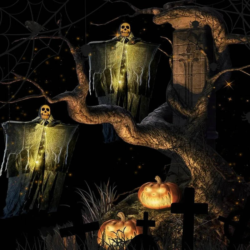 Leuchtende Hängefiguren mit Totenkopf und Stoffgewand als Halloween-Deko für Baum, Veranda und Party im 2er-Set – LED, Dämmerungsautomatik