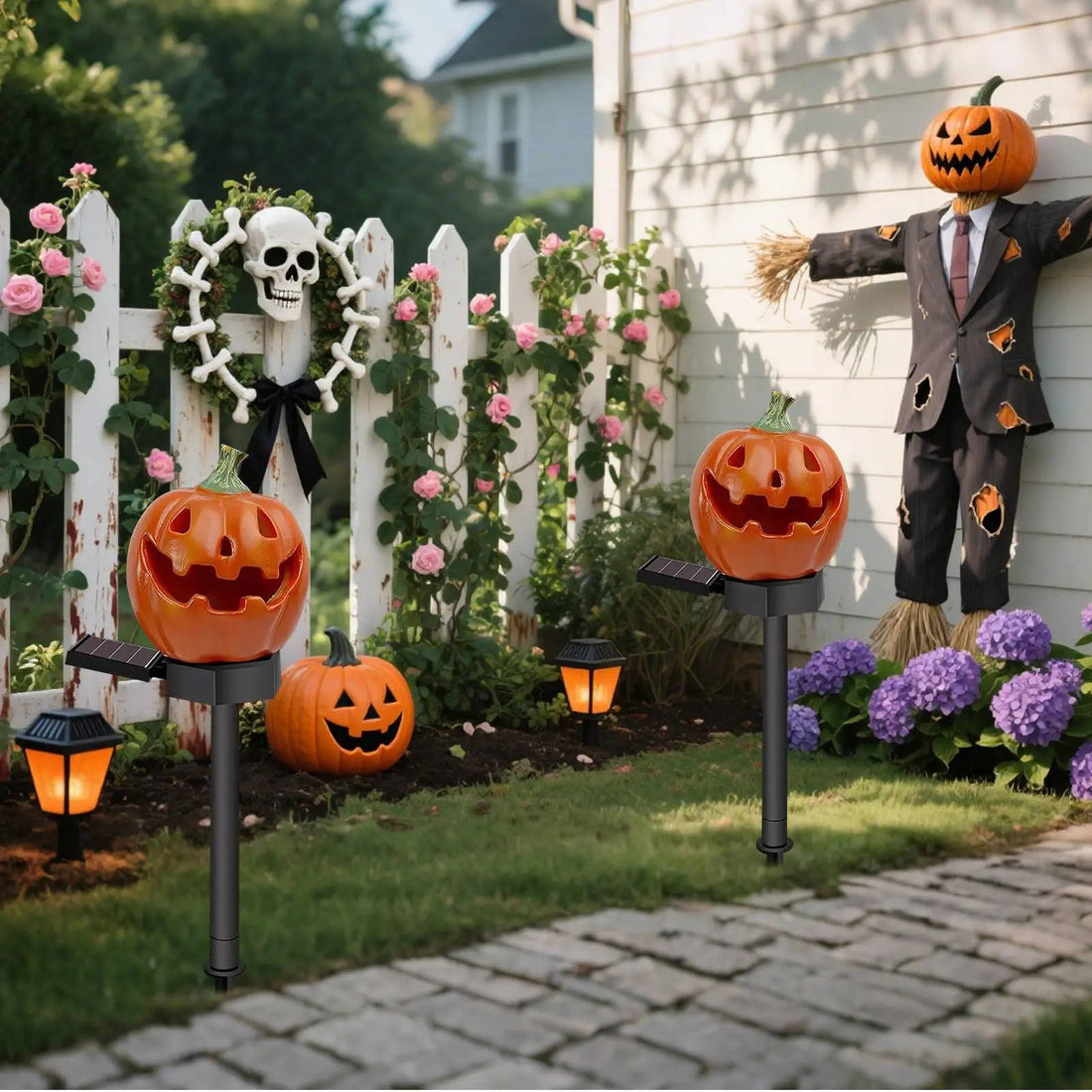 Solar-Wegeleuchten in Kürbisform aus Kunstharz für Halloween-Deko in Garten und Einfahrt – Erdspieß, Dämmerungsautomatik, warmweiß, 2 bis 12 Stück