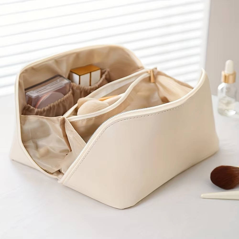 Kosmetiktasche in Kissenform aus Kunstleder für Reise und Schminktisch – große Öffnung, Netzfächer, Tragegriff, spritzwassergeschützt, 4 Farben