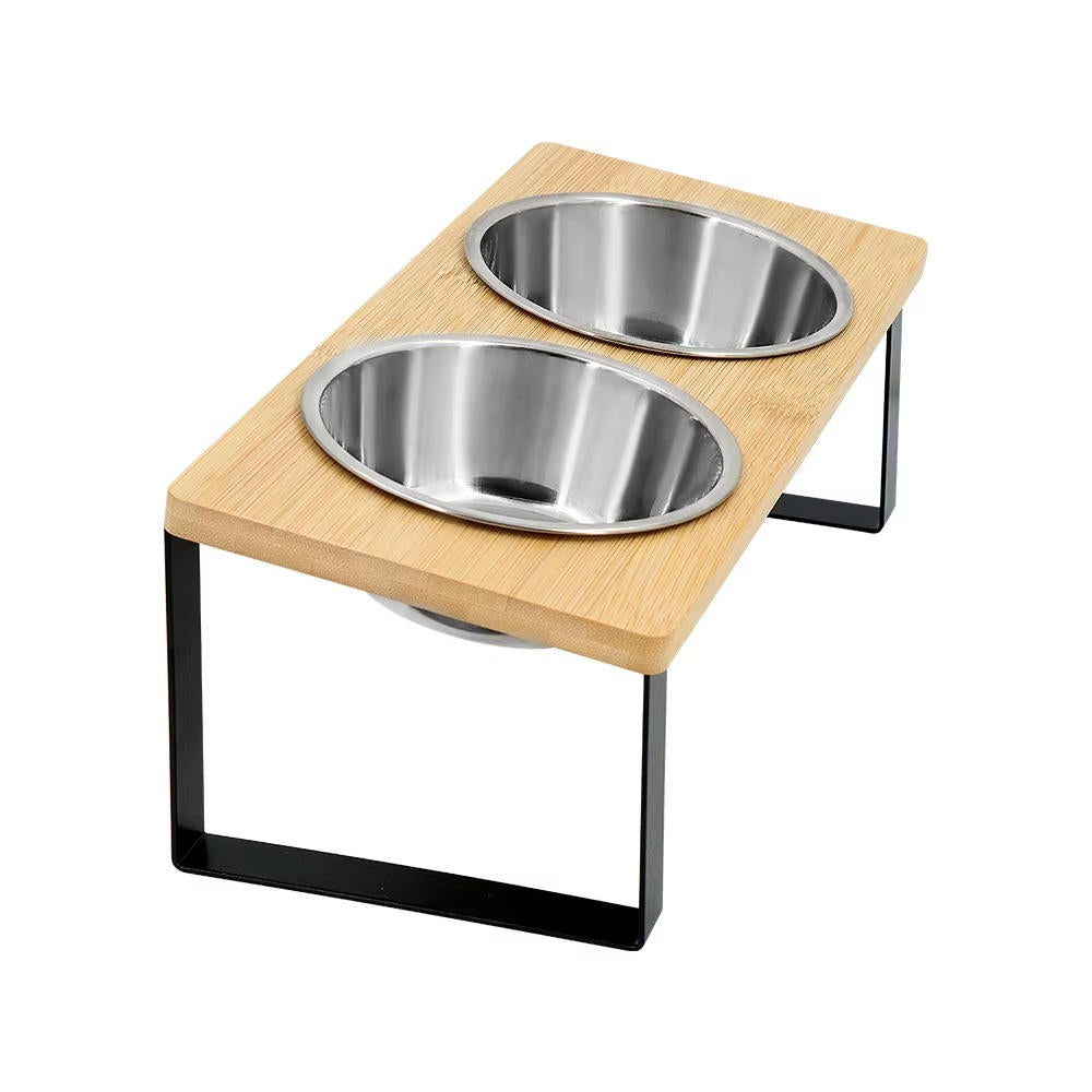 Erhöhter Doppelnapf für Katzen mit Holzablage, Metallgestell und Edelstahlnäpfen für Futter und Wasser – 15° geneigt, Näpfe 12,4 cm, spülmaschinenfest