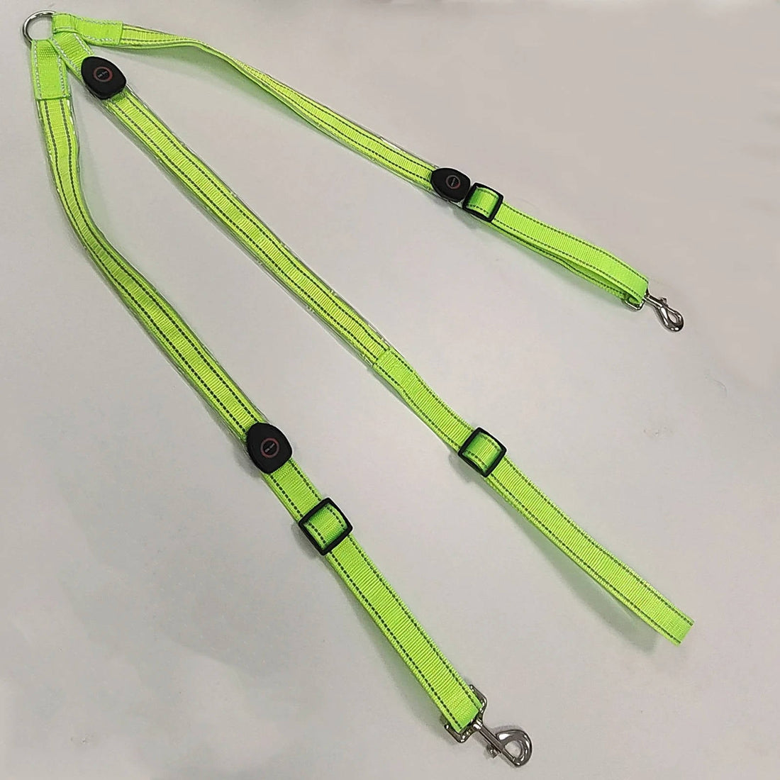 LED-Vorderzeug für Pferde aus robustem Nylon für Ausritte in der Dämmerung – 3 Leuchtmodi, USB-Akku, verstellbar, wassergeschützt, 3 Farben