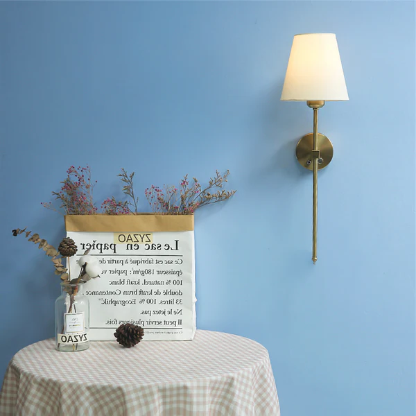 Kabellose Wandleuchte mit Akku-LED und Fernbedienung zur Montage ohne Stromanschluss – weißer Stoffschirm, Warmweiß und 12 Farben, 57 × 12 × 10 cm