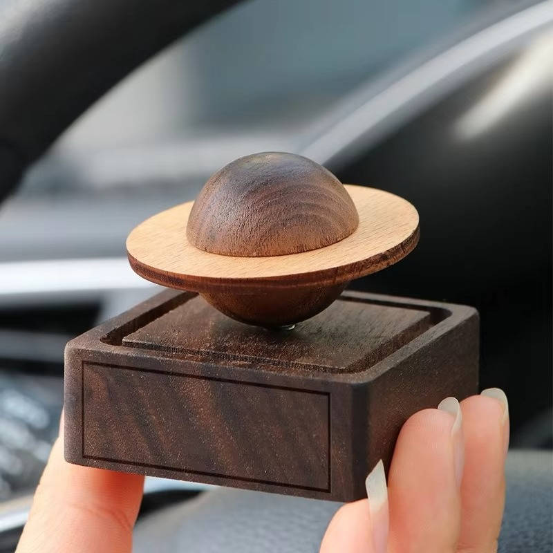 Passiver Holz-Aroma-Diffusor in Planetenform für Auto, Schreibtisch und Nachttisch – Holzkugel mit Ring auf magnetischem Holzsockel, ohne Strom