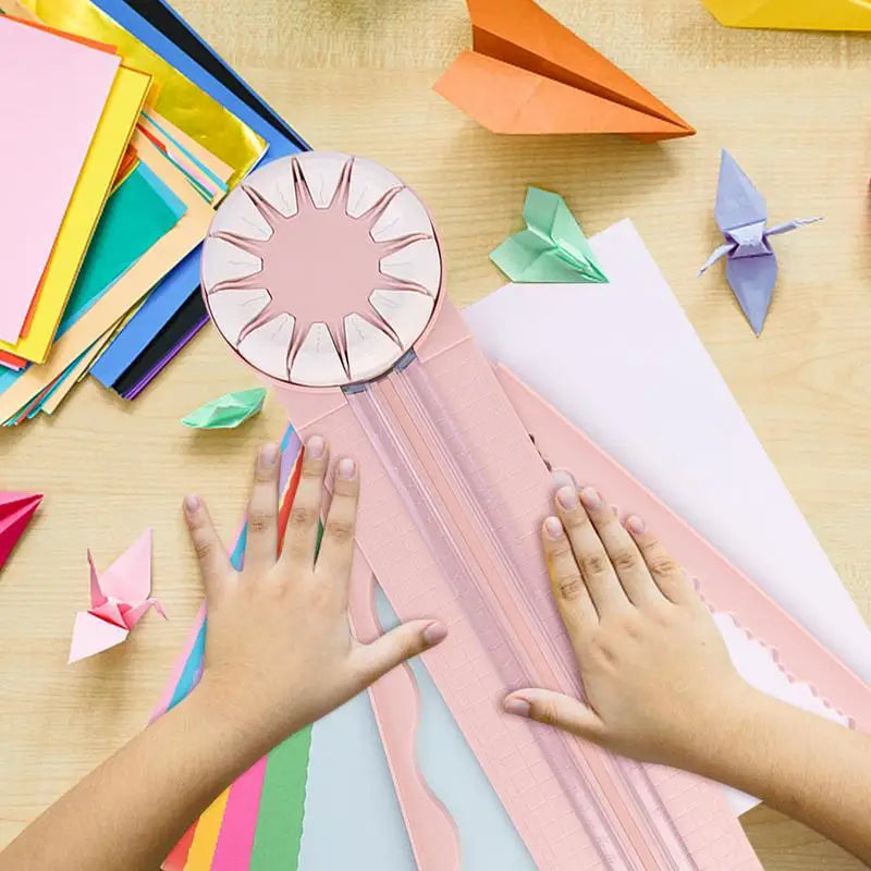 Papierschneider mit 12 Schnittarten für Scrapbooking, Grußkarten und Geschenkpapier – um 360° drehbare Klinge, rutschfester Fuß, Messlineal