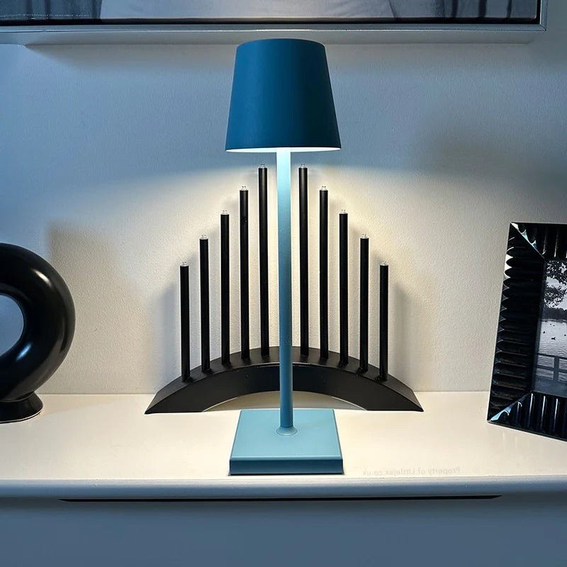 Kabellose Akku-Tischleuchte im modernen Stil für Schreibtisch, Beistelltisch und Nachttisch – 38 cm hoch, Touch-Dimmer, bis 24 Std., 10 Farben