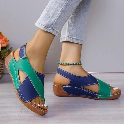 Damen-Sandalen mit Keilabsatz und Fersenriemen mit Klettverschluss für Alltag und Freizeit – überkreuzte Riemen, Absatz 3–5 cm, 4 Farben, US 5–10,5