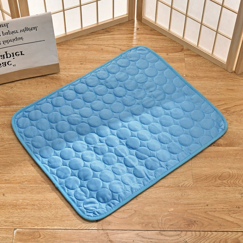 Selbstkühlende Kühlmatte für Haustiere mit Druckaktivierung für Zuhause, Auto und Transportbox – ca. 40 × 30 cm, faltbar, waschbar, 6 Farben