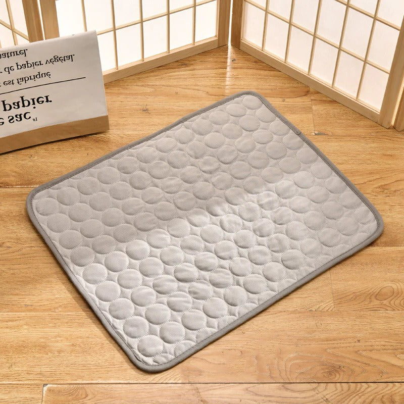 Selbstkühlende Kühlmatte für Haustiere mit Druckaktivierung für Zuhause, Auto und Transportbox – ca. 40 × 30 cm, faltbar, waschbar, 6 Farben