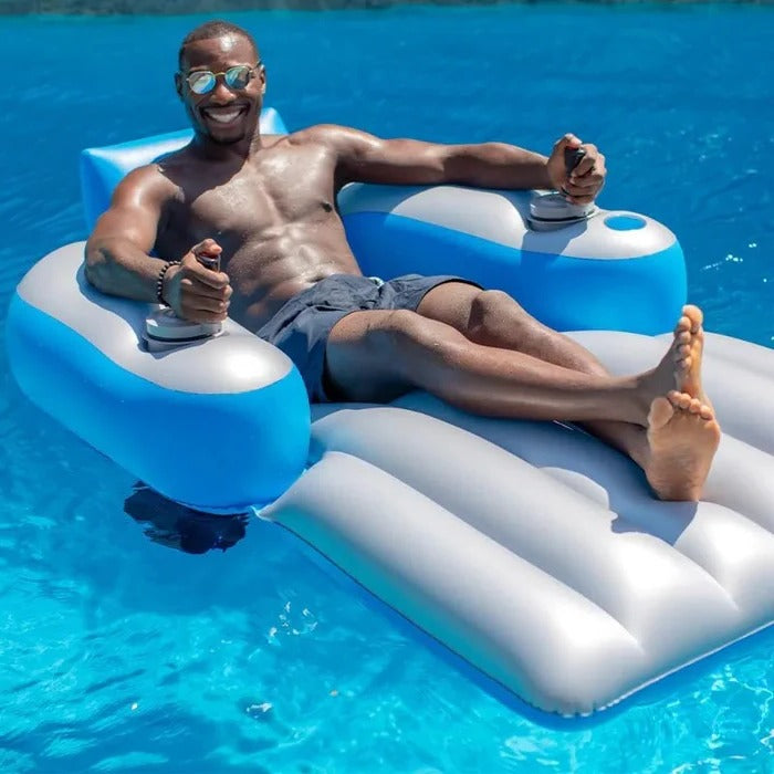 Motorisierter aufblasbarer Pool-Lounger mit Rückenlehne, Armlehnen und Lenkgriffen für Pool und See – lange Liegefläche, Knopfsteuerung, Blau