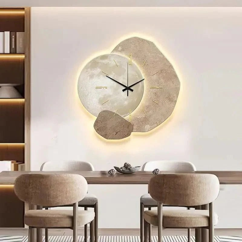 Wanduhr mit Hintergrundbeleuchtung als Wandbild in Steinoptik für Wohnzimmer, Esszimmer und Büro – lautloses Uhrwerk, Strichindizes, 4 Farben