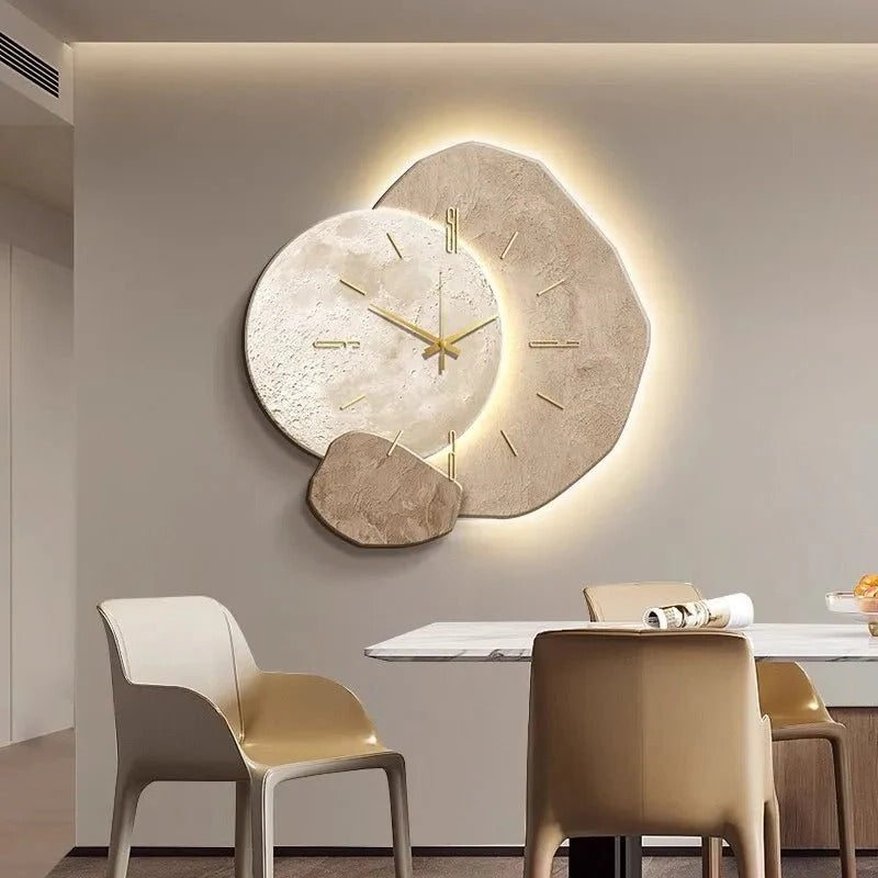 Wanduhr mit Hintergrundbeleuchtung als Wandbild in Steinoptik für Wohnzimmer, Esszimmer und Büro – lautloses Uhrwerk, Strichindizes, 4 Farben