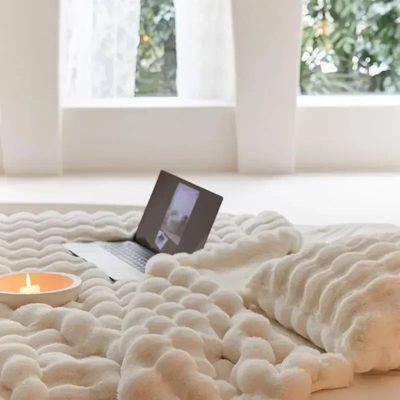 Plüsch-Kuscheldecke in Kunstfell-Optik mit Wabenstruktur für Bett, Sofa und Liegesessel – 100 × 160 cm, für Winter, maschinenwaschbar, 5 Farben
