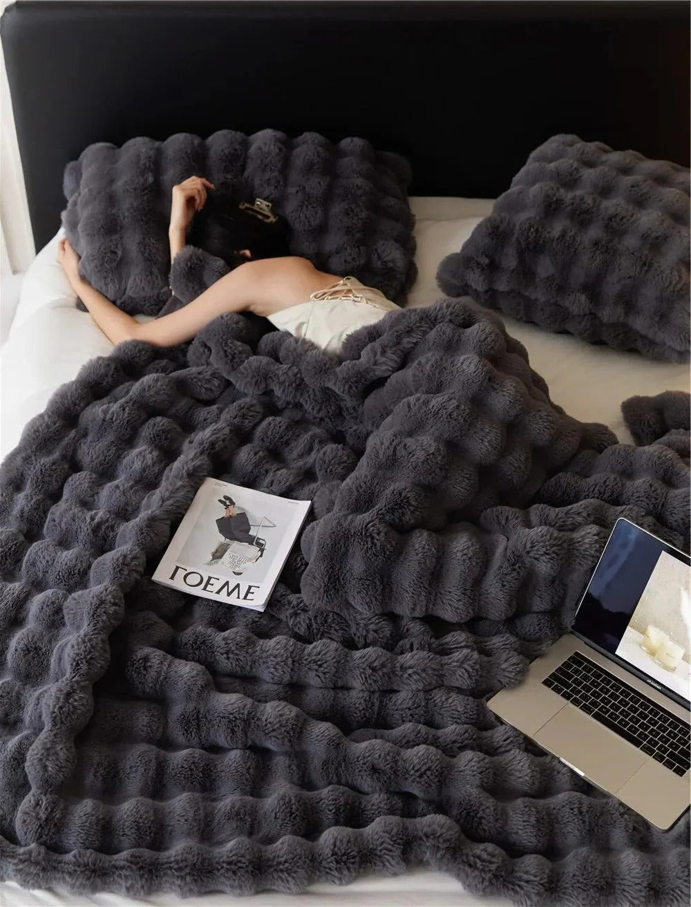 Plüsch-Kuscheldecke in Kunstfell-Optik mit Wabenstruktur für Bett, Sofa und Liegesessel – 100 × 160 cm, für Winter, maschinenwaschbar, 5 Farben